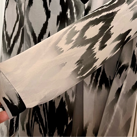 CALVIN KLEIN WOMENS BLOUSE, GREY & WHITE, size medium - Picture 3 of 7